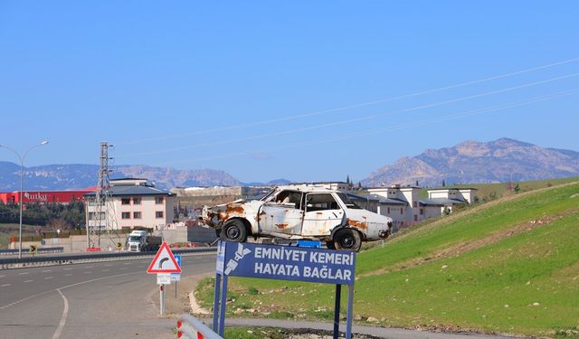 Kahramanmaraş’ta Kaza Yapmış Araçlar Şehir Girişlerinde Sergileniyor