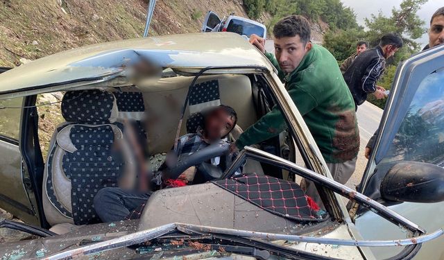 Kahramanmaraş’ta kopan kaya otomobile çarptı: 2’si ağır 4 yaralı