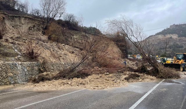 Kahramanmaraş’ta Şiddetli Yağış Sonrası Yol Hasarlarına Müdahale Başladı