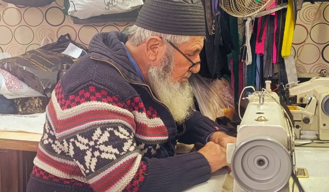 Kahramanmaraş'ta Zeki Müren’in Kostümünü Diken 83 Yaşındaki Terzi Hâlâ İş Başında