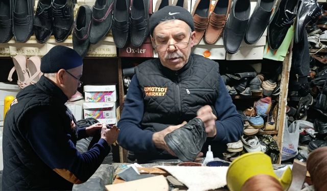 Kahramanmaraş’taki 38 yıllık usta, eski ayakkabılara yeniden hayat veriyor