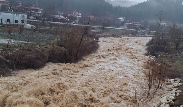Meteoroloji Kahramanmaraş İçin Kırmızı Kod Verdi: Sular Yükseliyor