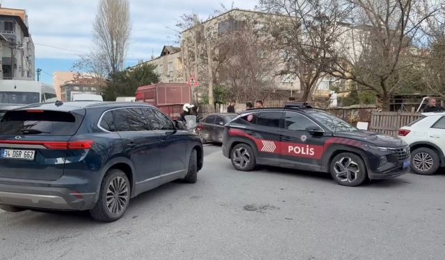 Polis Devriyesine Bıçaklı Saldırı: 4 Polis, 2 Sivil Yaralandı