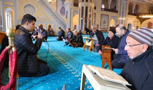 Kahramanmaraş'ta görme engelli üç hafızdan mukabele geleneği