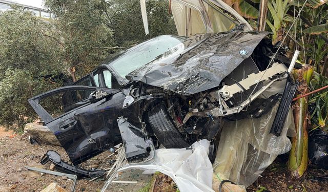 Alanya’da Lüks Otomobil Seraya Uçtu: Aynı Noktada 3 Günde İkinci Kaza