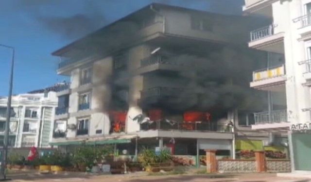 Antalya Kepez’de 4 Katlı Binada Yangın Paniği: 6 Kişi Dumandan Etkilendi