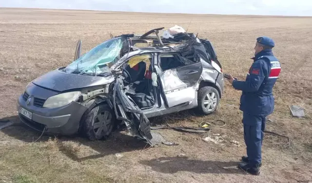 Babasından izinsiz alıp, kuzenleriyle gezintiye çıktığı otomobil TIR’a çarptı: 1 ölü, 3 yaralı