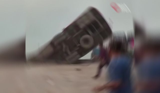 Bangladeş'te yolcu otobüsü nehre düştü: 24 ölü