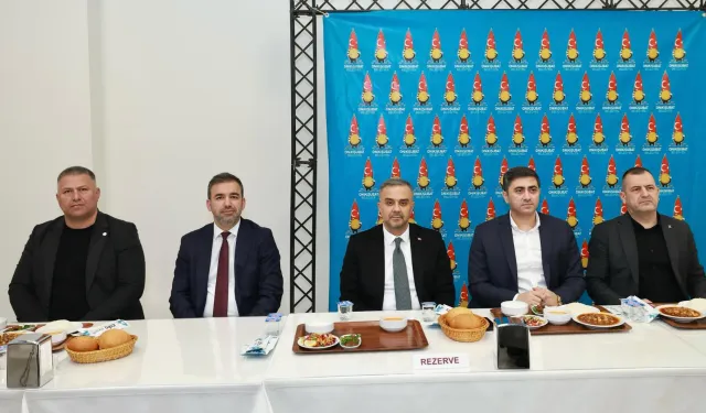 Başkan Toptaş muhtarlarla iftar sofrasında buluştu