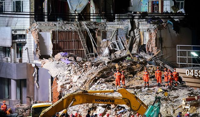 Bina Çöktü: Enkaz Altındaki 7 Kişi Hayatını Kaybetti