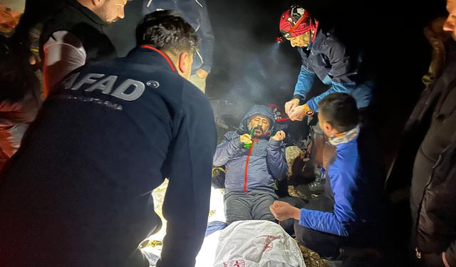 Kahramanmaraş'ta mahsur kalan 8 dağcı helikopterle kurtarıldı