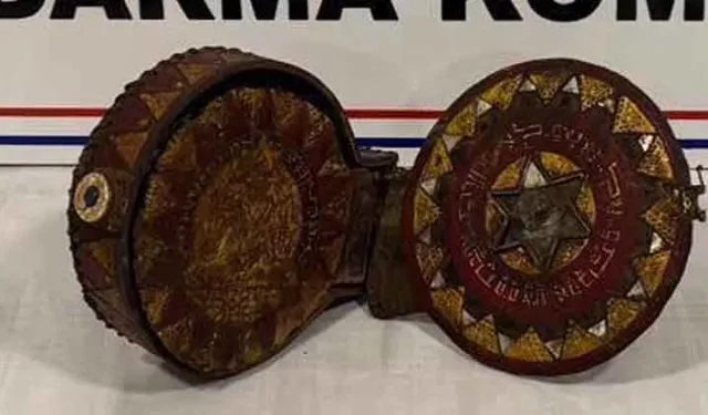 Ceylan derisine yazılmış altın işlemeli Tevrat ele geçirildi