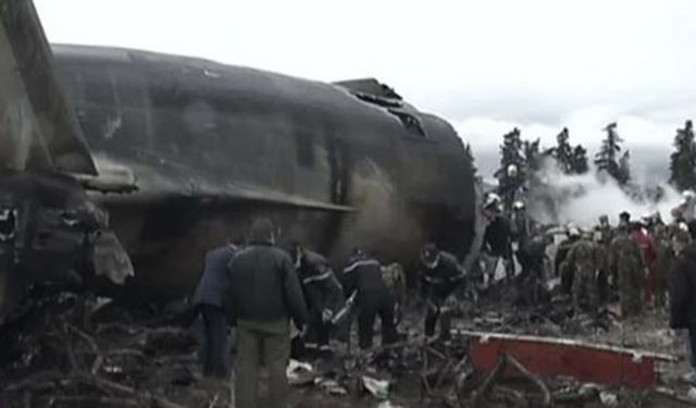 Cezayir’de Askeri Nakliye Uçağı Düştü: 2 Ölü, 4 Yaralı