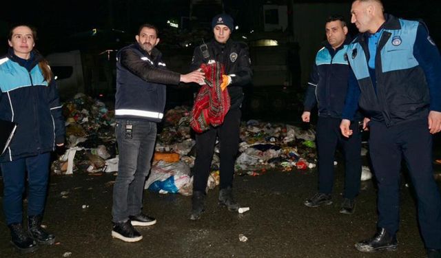 Çöpten servet çıktı: 1 milyon 200 bin TL’lik altın sahibine teslim edildi