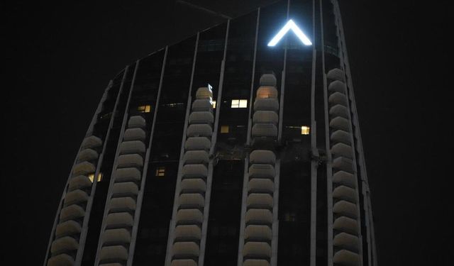 Dubai’de yerleşim binasına İHA düştü