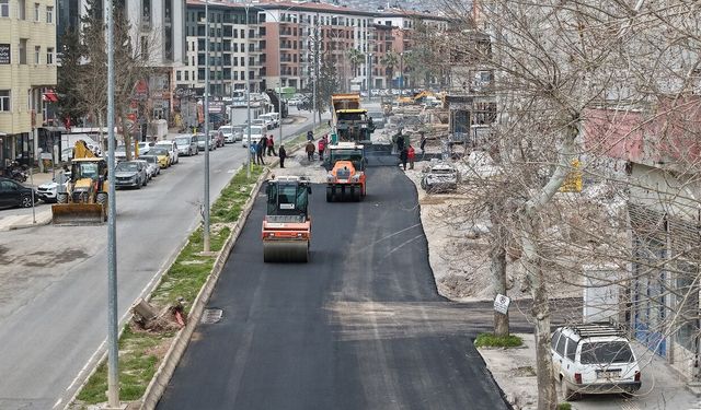 Dulkadiroğlu’nda iki büyük bulvarda asfalt çalışması başladı