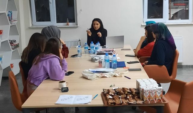 Elbistan Yurdu'nda empati mesaisi! Öğrenciler atölyede buluştu