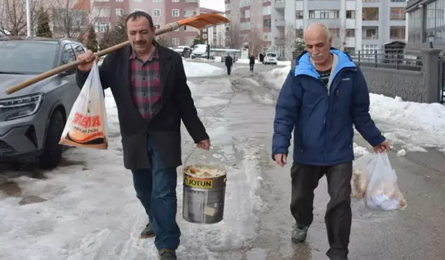 Erzurum'da 10 yıldır 'Allah'ın misafiri' dedikleri kuşları yemliyorlar