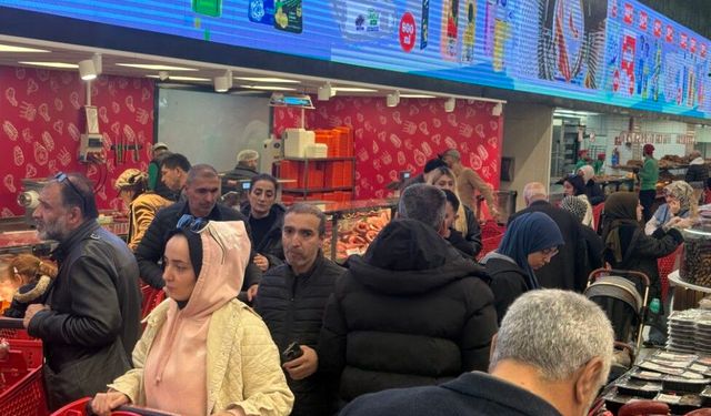 Et Fiyatlarındaki Yarı Yarıya Düşüş Vatandaşı Markete Koşturdu
