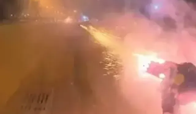 Havai fişekleri peş peşe arkadaşlarının üzerine ateşledi, o anlar kamerada