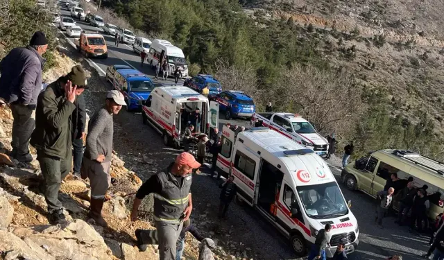 İşçi Servisi Uçuruma Yuvarlandı, 3 Ölü 11 Yaralı