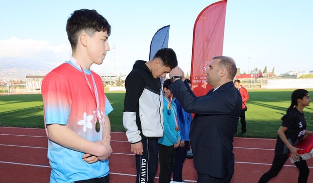 Kahramanmaraş'ta şampiyonlar belli oldu! Okul Sporları Atletizm finalinde madalya şovu