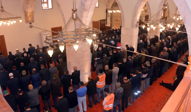 Kahramanmaraş Ulu Camii 1135 gün sonra ilk namaz kılındı