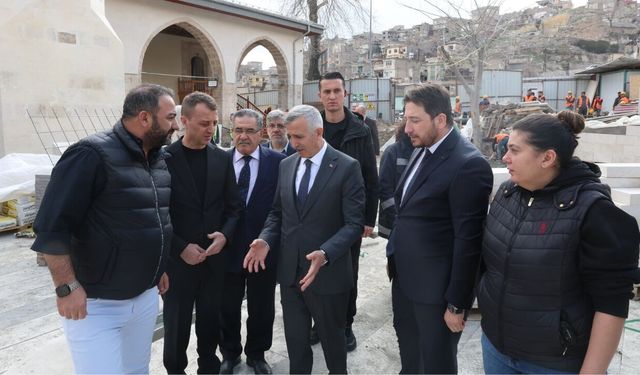 Kahramanmaraş Valisi Mükerrem Ünlüer tarihi Ulu Cami’de incelemelerde bulundu
