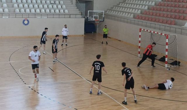 Kahramanmaraş’ta 2. Lig kadınlar hentbol maçında Elazığ ekibi galip geldi