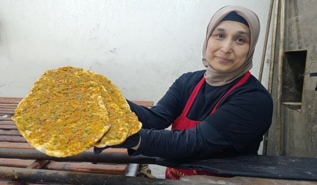 Kahramanmaraş’ta 4 çocuk annesi lahmacun ustası görenleri şaşırtıyor