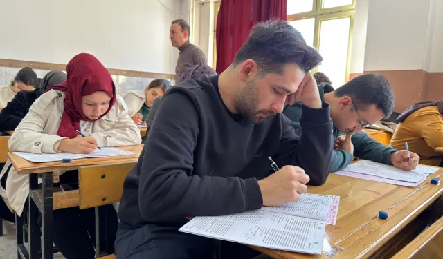 Kahramanmaraş’ta 7 bin genç aynı anda deneme sınavına girdi