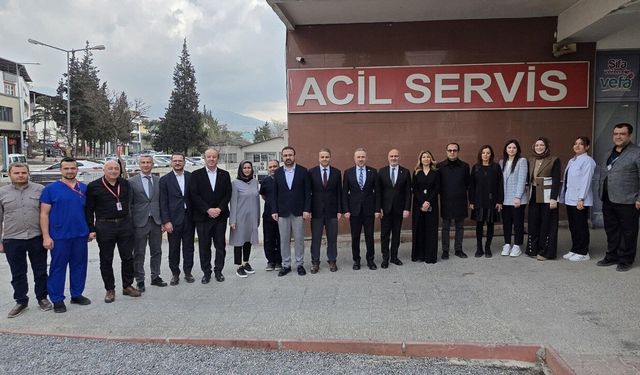 Kahramanmaraş’ta AK Parti heyeti sağlık çalışanlarını ziyaret etti