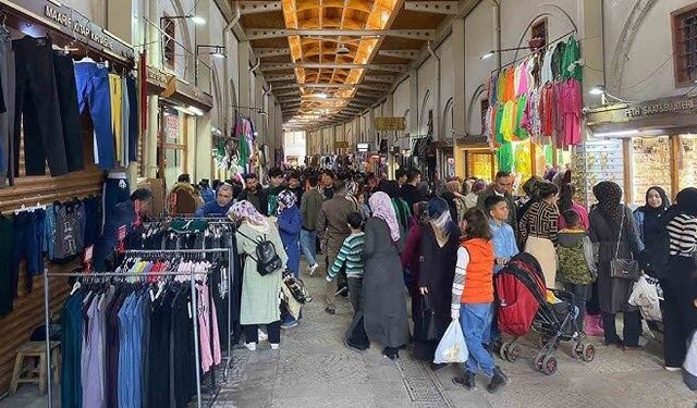 Kahramanmaraş’ta Bayram Alışverişi ve Tatlı Hazırlıkları Başladı