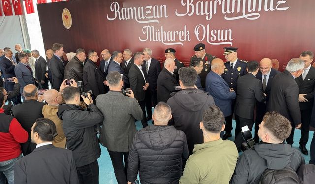 Kahramanmaraş’ta Bayramlaşma Programı Demokrasi Meydanı’nda Yapıldı