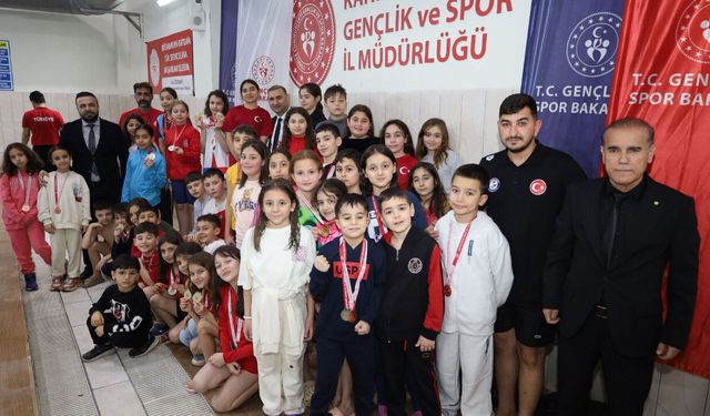 Kahramanmaraş'ta havuzun tozunu attılar! Okul sporları yüzme şampiyonları belli oldu