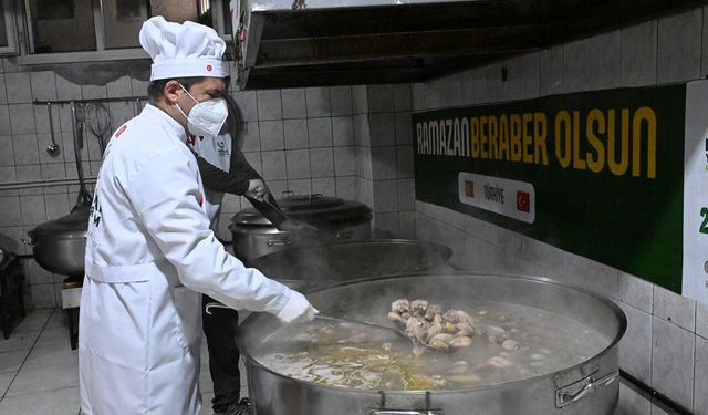 Kahramanmaraş’ta Hayrat Derneği 1200 Kişiye İftar Dağıtıyor