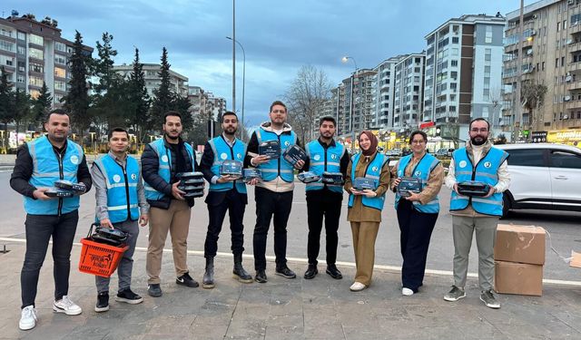 Kahramanmaraş’ta iftara yetişemeyenlere ikram!