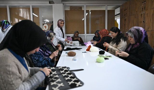 Kahramanmaraş’ta Kursiyer Kadınlar Hem Öğreniyor Hem Kazanıyor