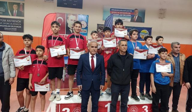 Kahramanmaraş’ta masa tenisinde büyük başarı Türkiye finallerine yükseldiler