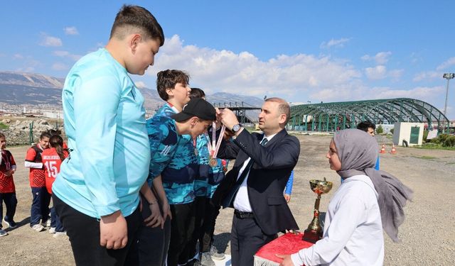 Kahramanmaraş'ta bocce sahası toz duman oldu! Küçük sporcular kupa için yarıştı