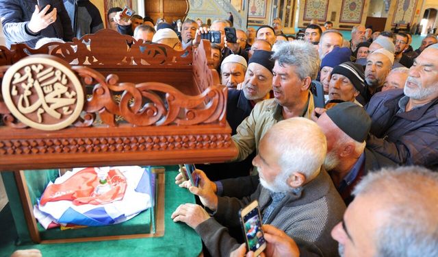 Kahramanmaraş’ta Sakal-ı Şerif ziyarete açıldı! vatandaşlar camiye akın etti