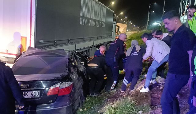 Kahramanmaraş’ta trafik kazası: 4 kişi araçta sıkıştı