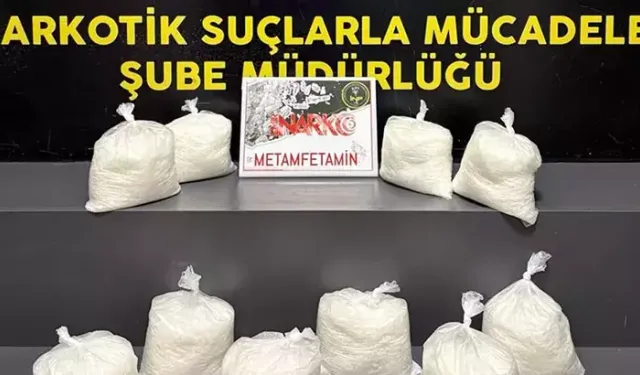 İzmir'de kargo firmasına operasyon; 9 kilo metamfetamin ele geçirildi