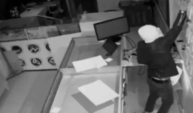 Kuyumcu dükkanına giren hırsız yakalandı