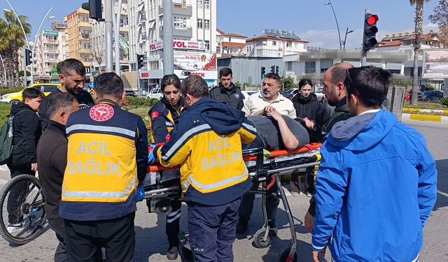 Manavgat’ta U Dönüşü Yapmak İsterken Motosikletini Devirdi: 1 Kişi Yaralandı