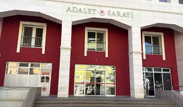 Manisa'da okulda Atatürk'e hakaret ettiği öne sürülen öğretmen tutuklandı