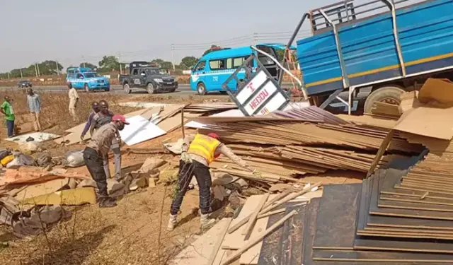 Nijerya'da yolcu taşıyan kamyon devrildi: 10 ölü, 20 yaralı