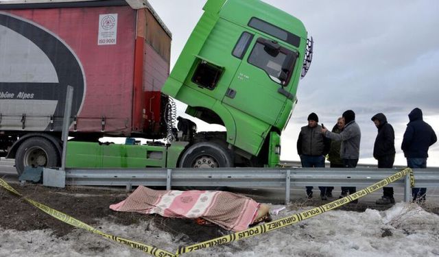 TIR’ını Tamir Ederken Fenalaşan Şoför Hayatını Kaybetti