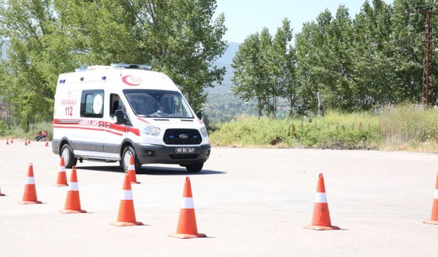 Uşak’ta saman balyalarının üzerinden düşen adam hayatını kaybetti