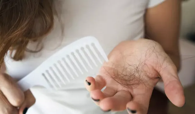 Uzmanı Uyardı: Saç Dökülmesinde Bu Hataları Yapmayın!